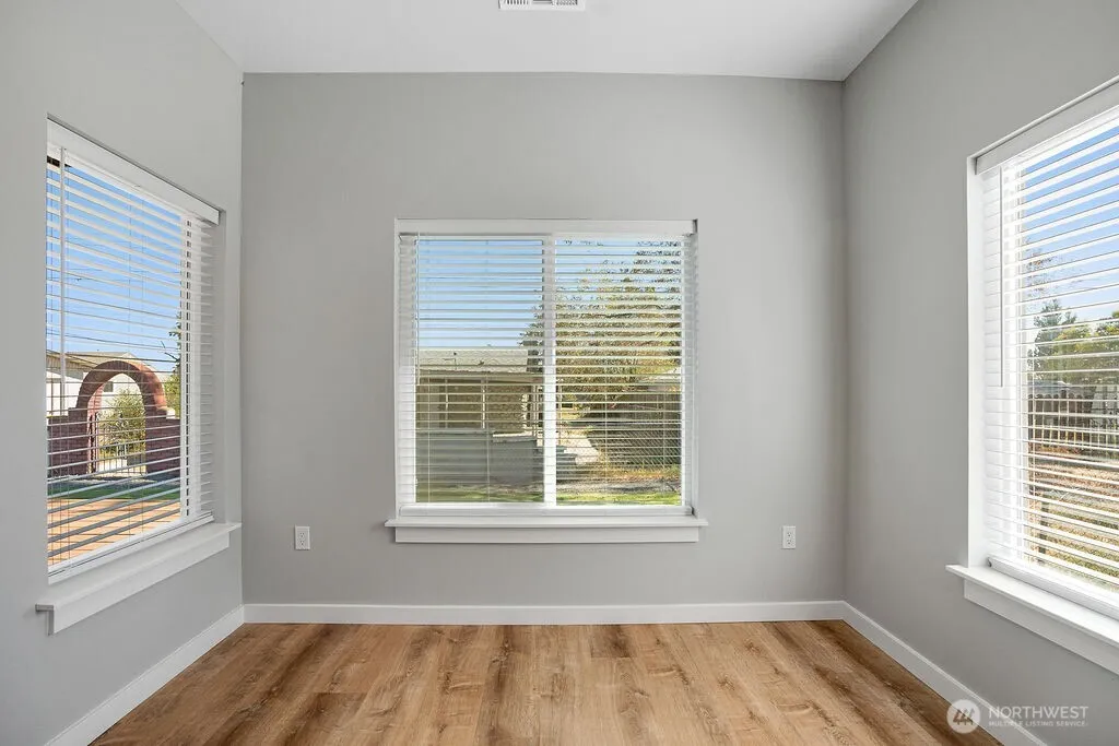 2133 W Peninsula Drive Moses Lake WA 98837