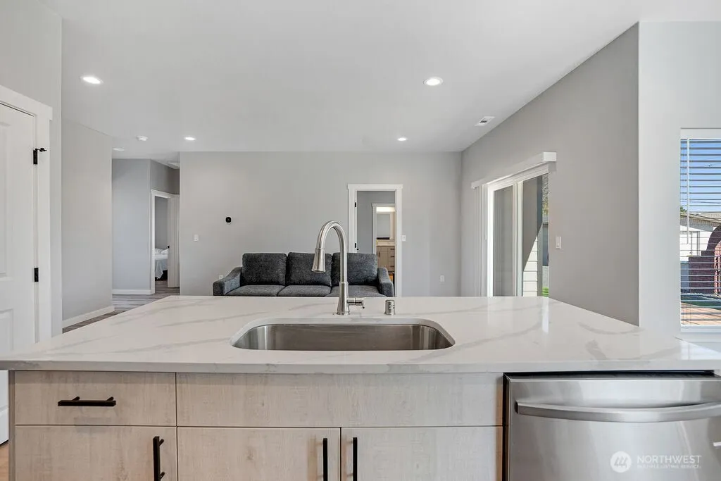 2133 W Peninsula Drive Moses Lake WA 98837