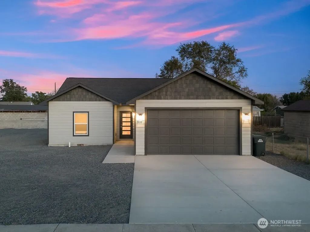 2133 W Peninsula Drive Moses Lake WA 98837