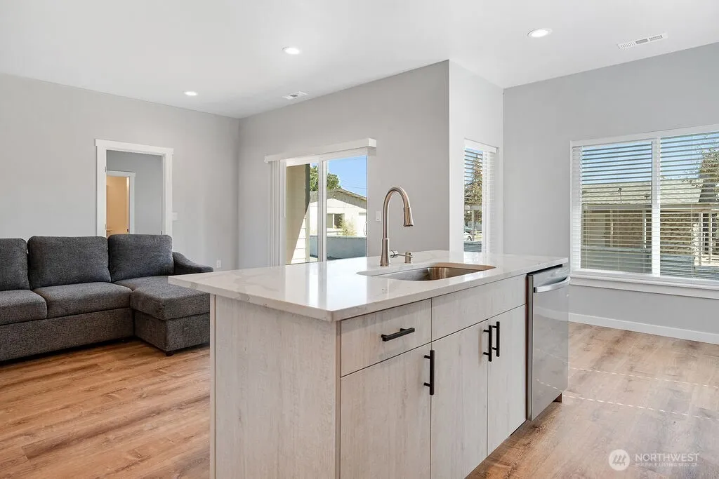 2133 W Peninsula Drive Moses Lake WA 98837