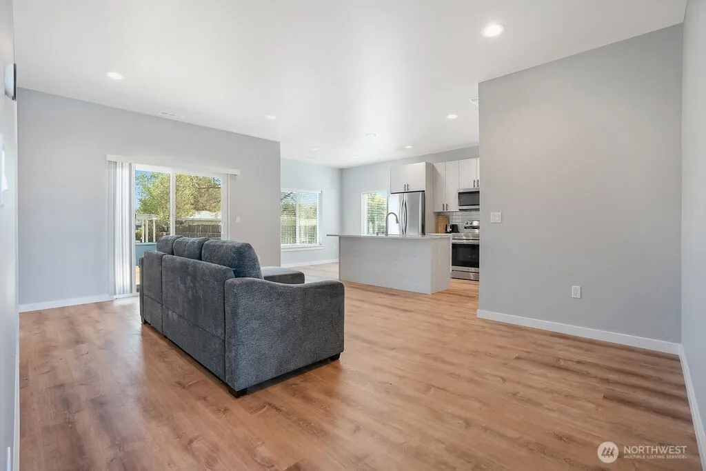 2133 W Peninsula Drive Moses Lake WA 98837