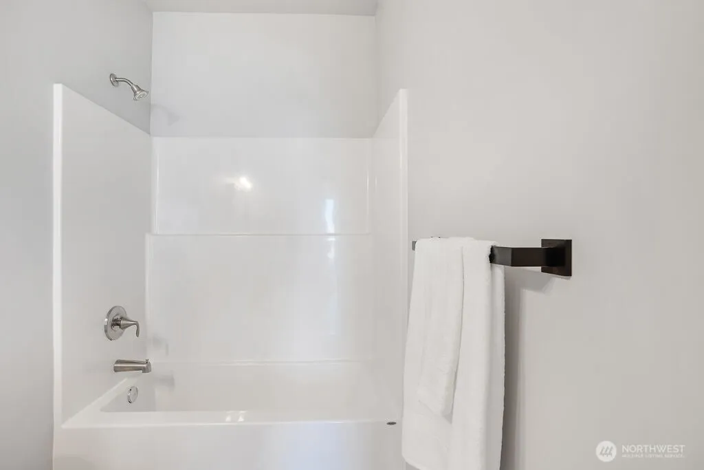 2133 W Peninsula Drive Moses Lake WA 98837