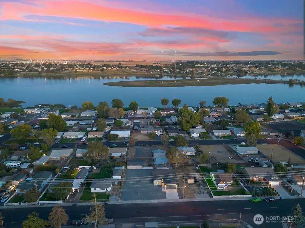 2133 W Peninsula Drive Moses Lake WA 98837
