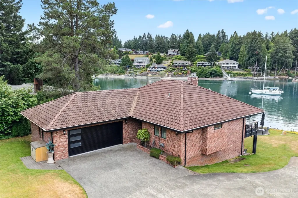 3510 East Bay Drive NW Gig Harbor WA 98335