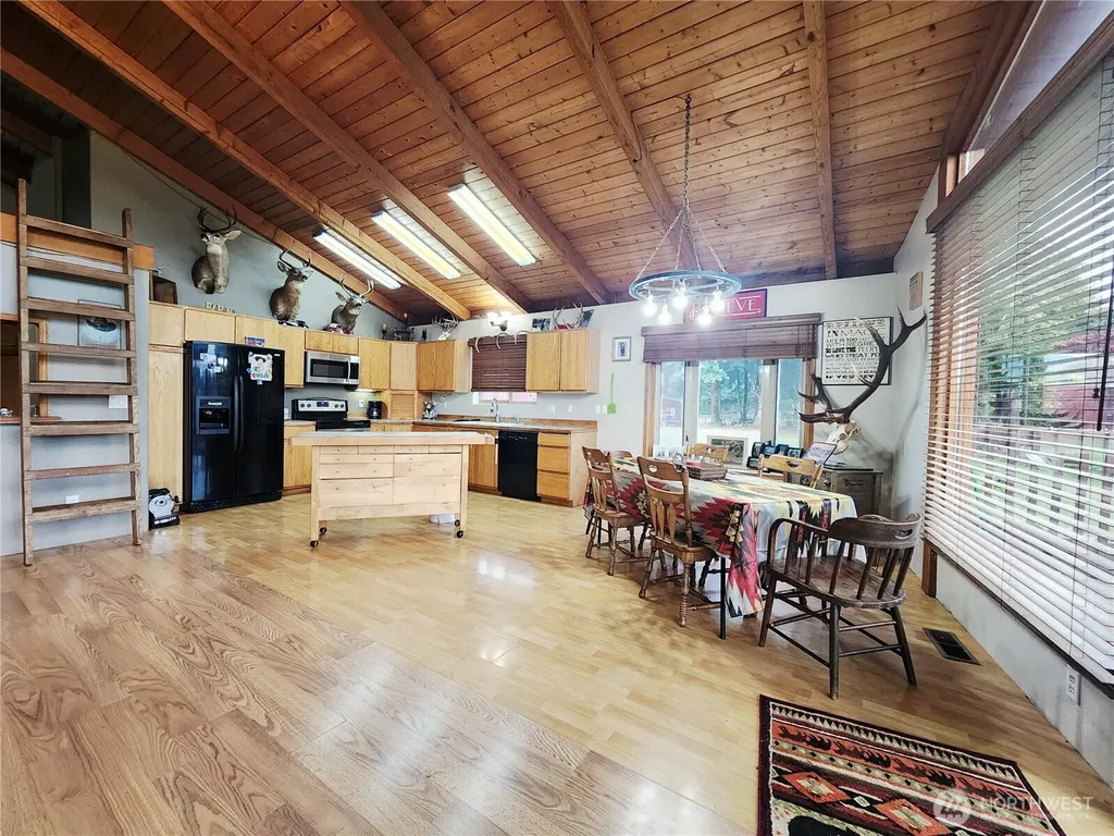 144 Ciannigan Hill Road Silver Creek WA 98585