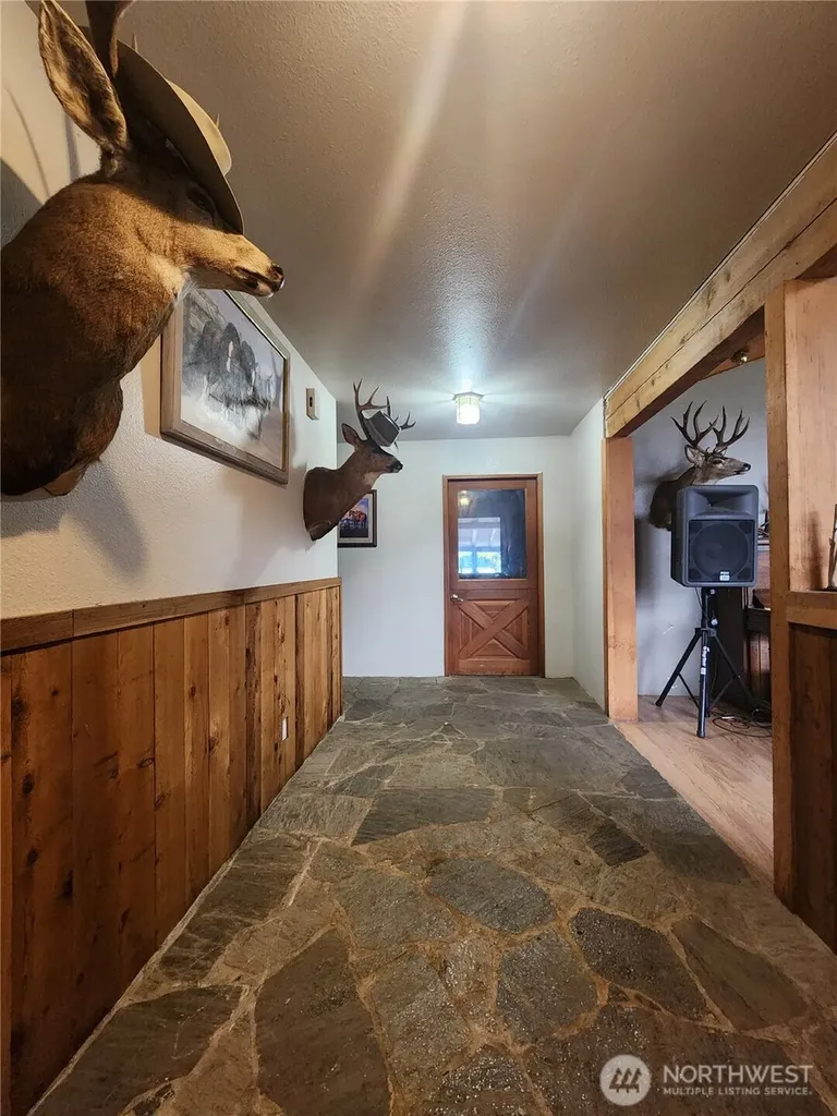 144 Ciannigan Hill Road Silver Creek WA 98585
