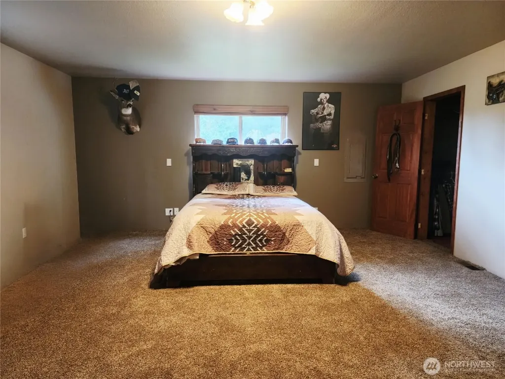 144 Ciannigan Hill Road Silver Creek WA 98585