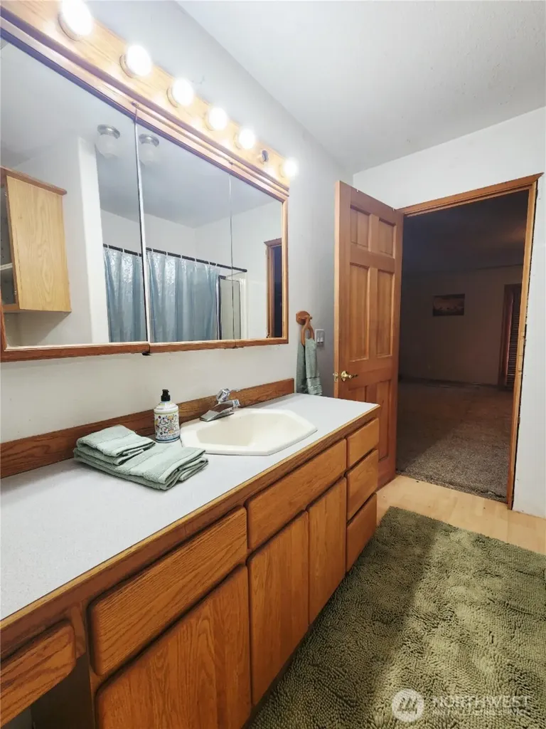 144 Ciannigan Hill Road Silver Creek WA 98585