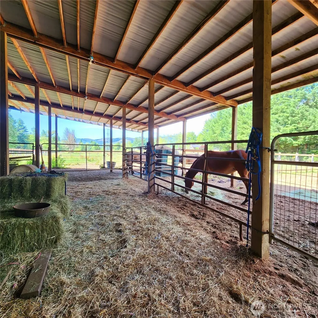 144 Ciannigan Hill Road Silver Creek WA 98585