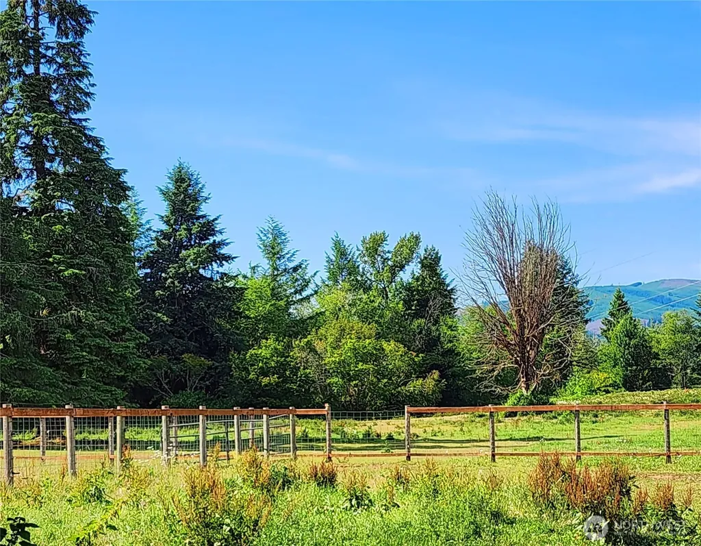 144 Ciannigan Hill Road Silver Creek WA 98585