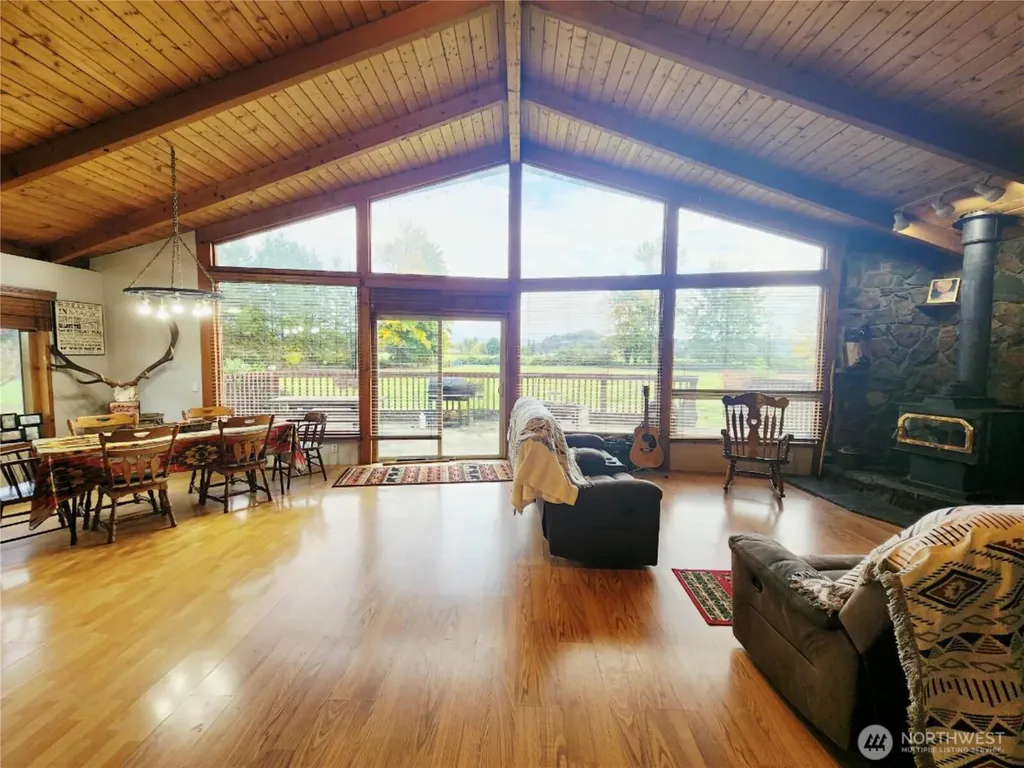 144 Ciannigan Hill Road Silver Creek WA 98585