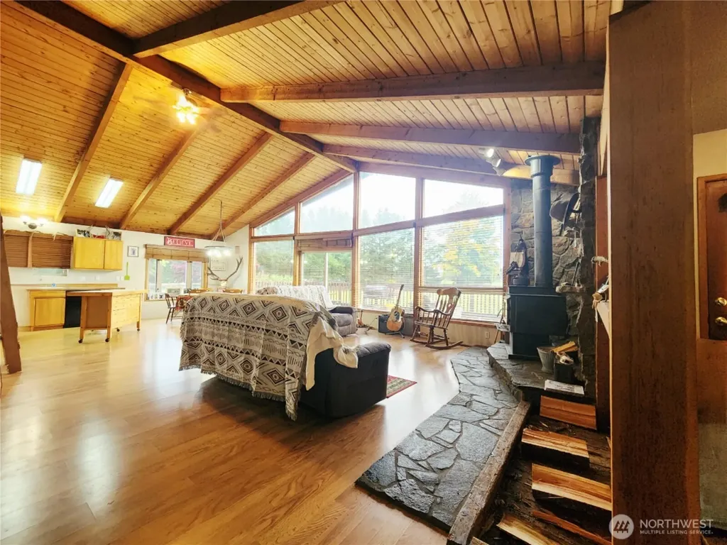 144 Ciannigan Hill Road Silver Creek WA 98585