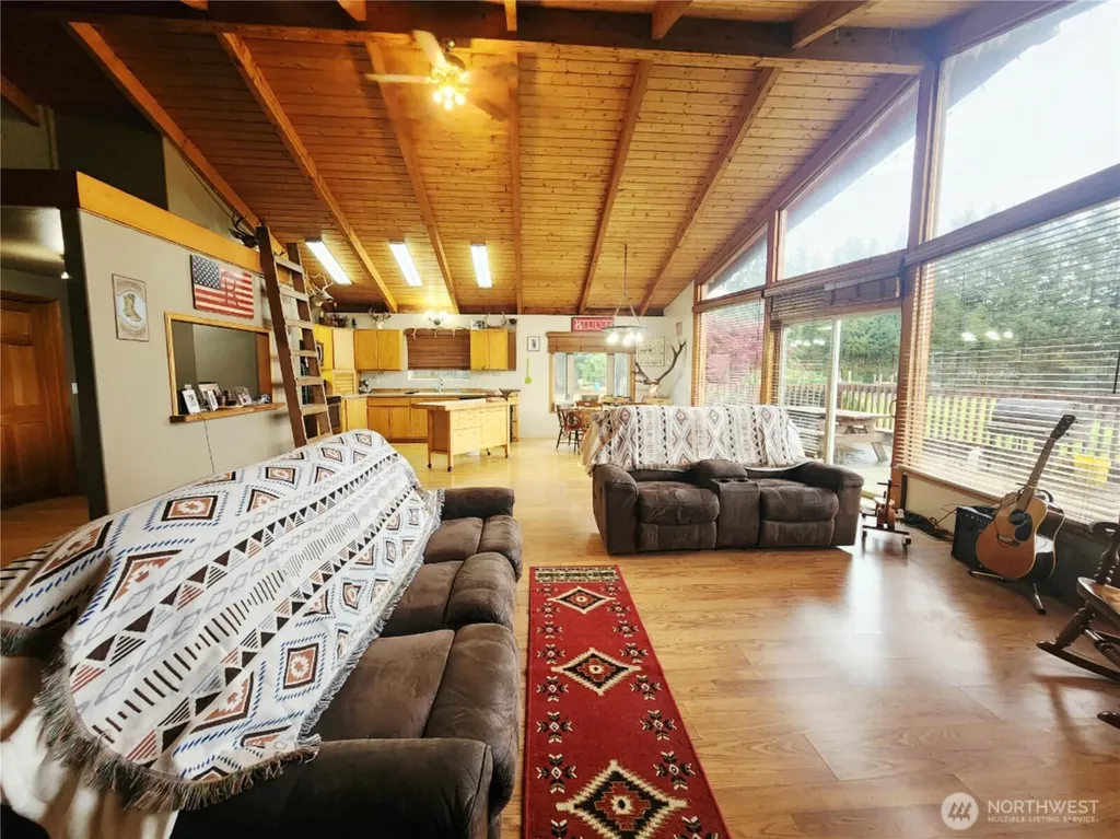144 Ciannigan Hill Road Silver Creek WA 98585