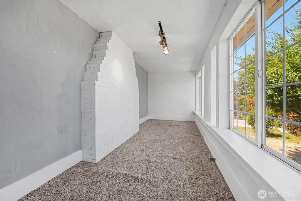 9615 56th Avenue S Seattle WA 98118