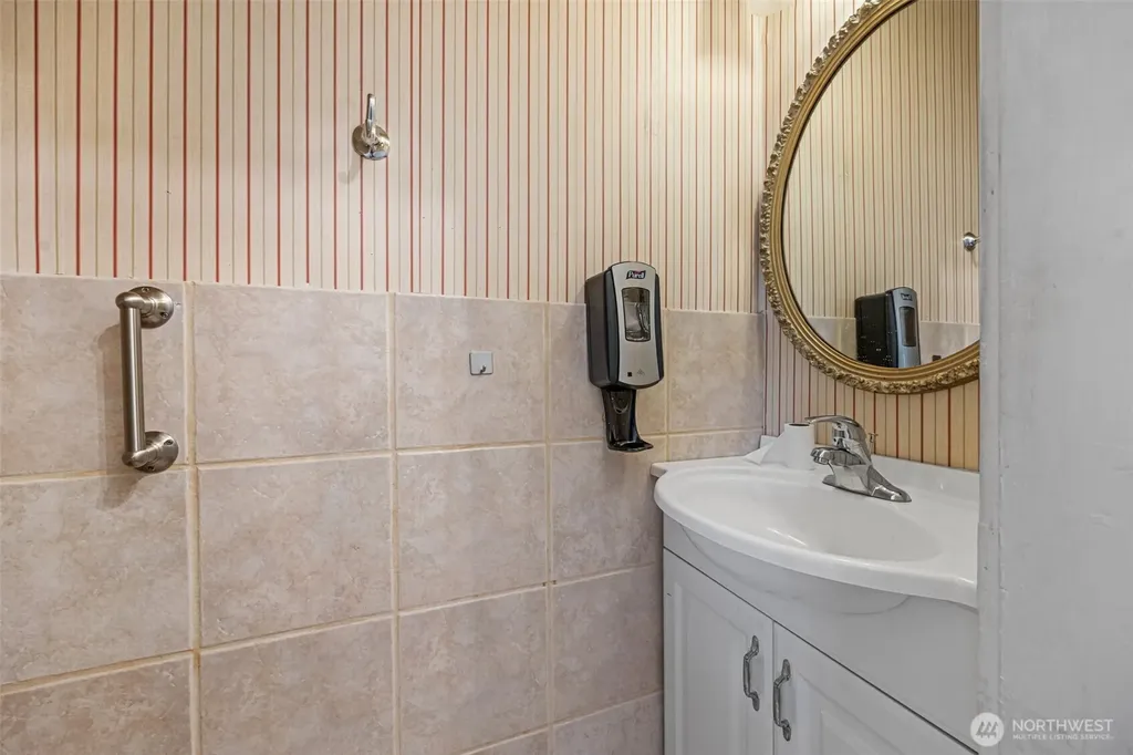 9615 56th Avenue S Seattle WA 98118