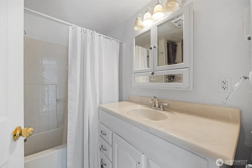 9615 56th Avenue S Seattle WA 98118