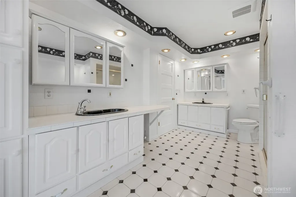 9615 56th Avenue S Seattle WA 98118