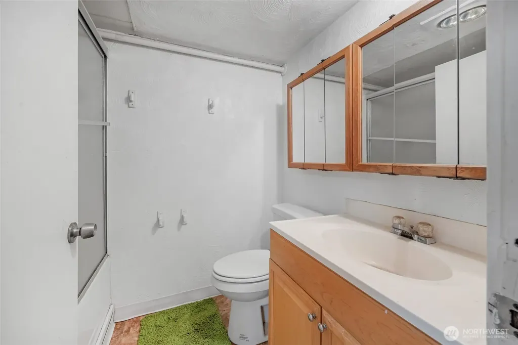 9615 56th Avenue S Seattle WA 98118