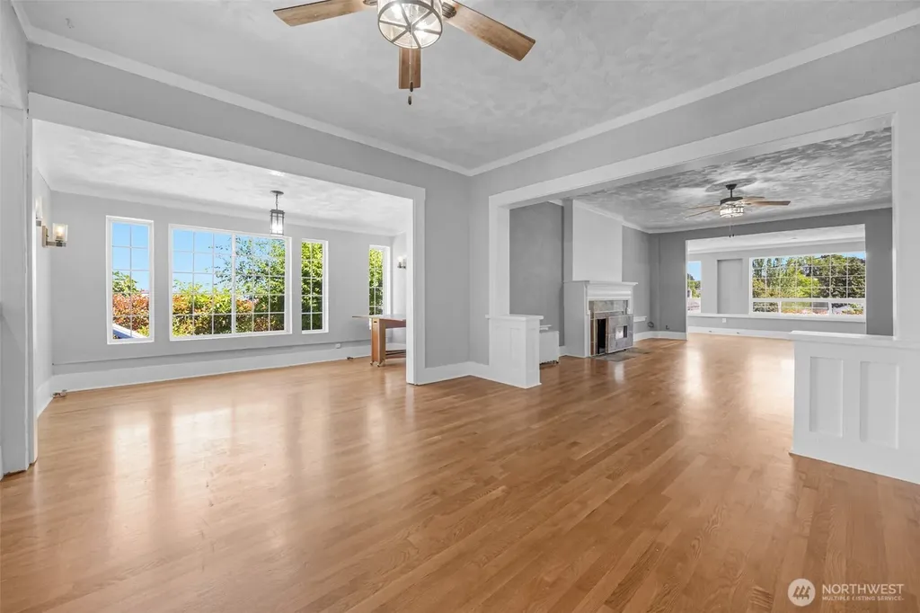 9615 56th Avenue S Seattle WA 98118