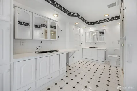 9615 56th Avenue S Seattle WA 98118