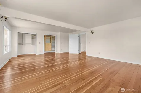 9615 56th Avenue S Seattle WA 98118