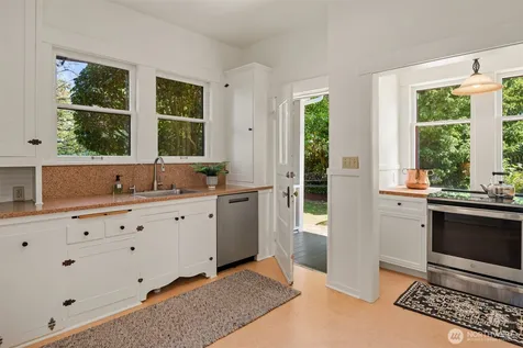 4055 SW Holgate Street Seattle WA 98116