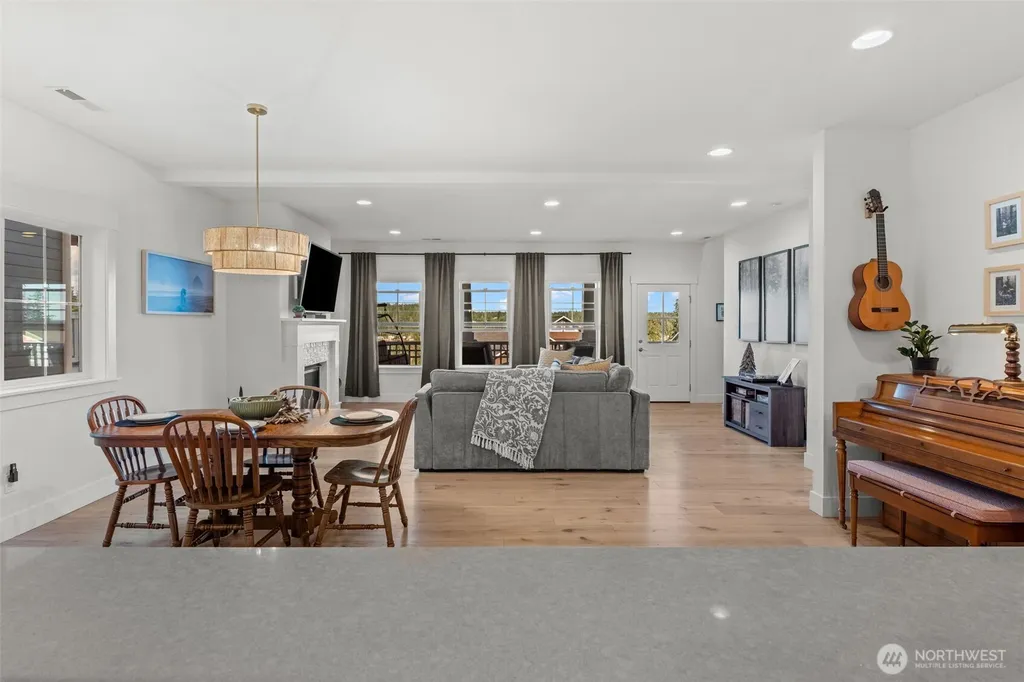 41 E Blackwell Street Allyn WA 98524