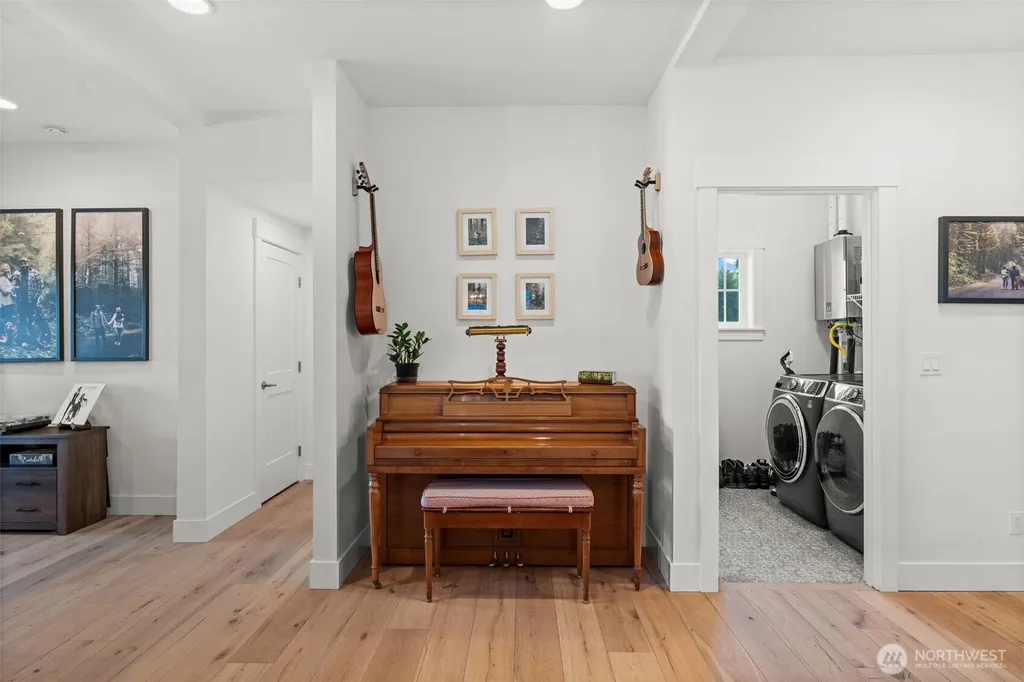 41 E Blackwell Street Allyn WA 98524
