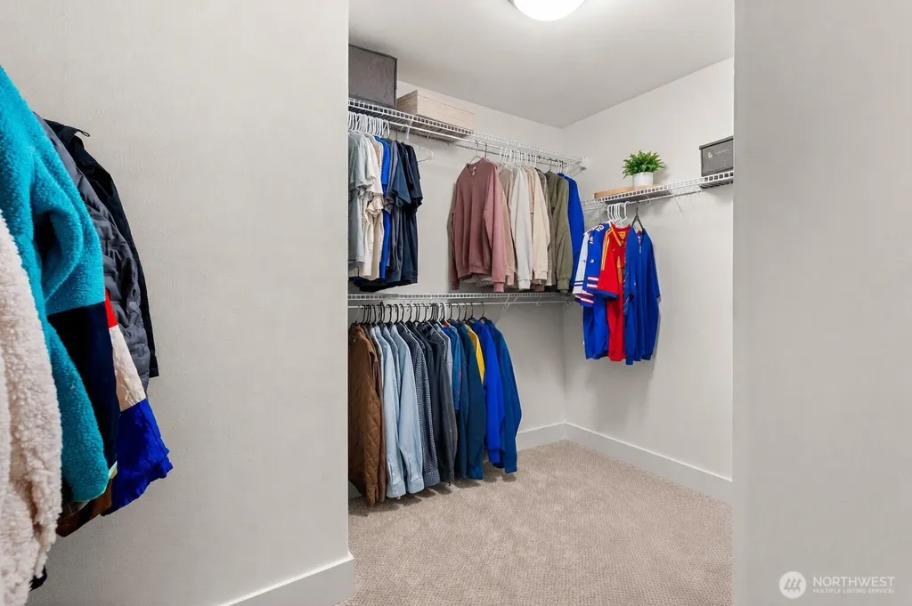 41 E Blackwell Street Allyn WA 98524