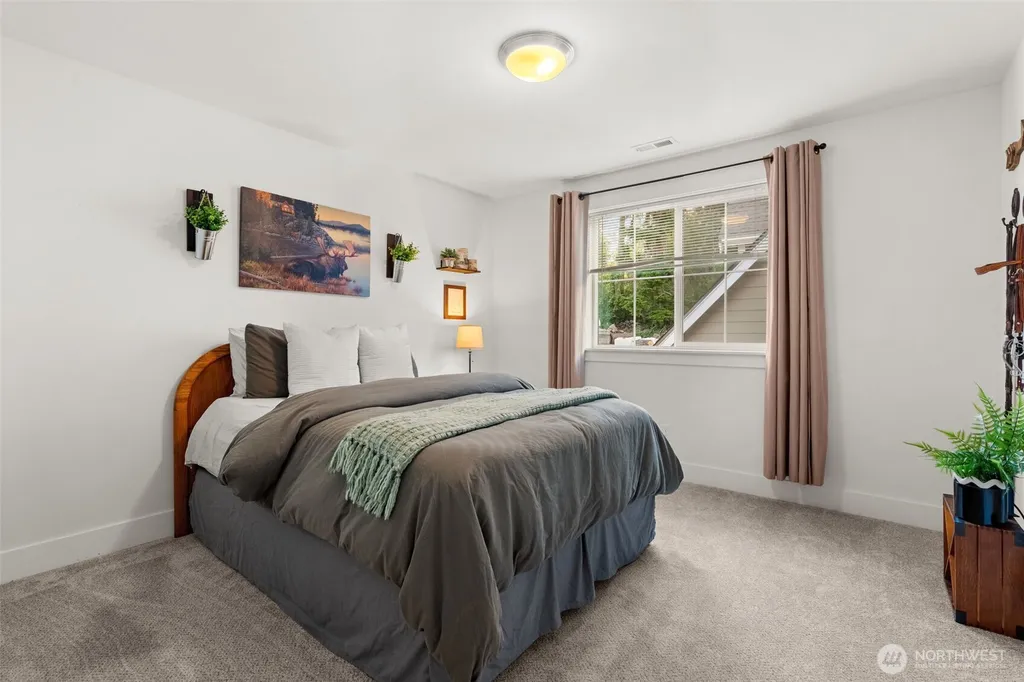 41 E Blackwell Street Allyn WA 98524