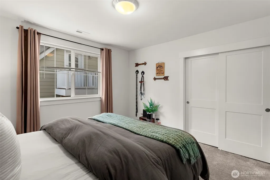 41 E Blackwell Street Allyn WA 98524