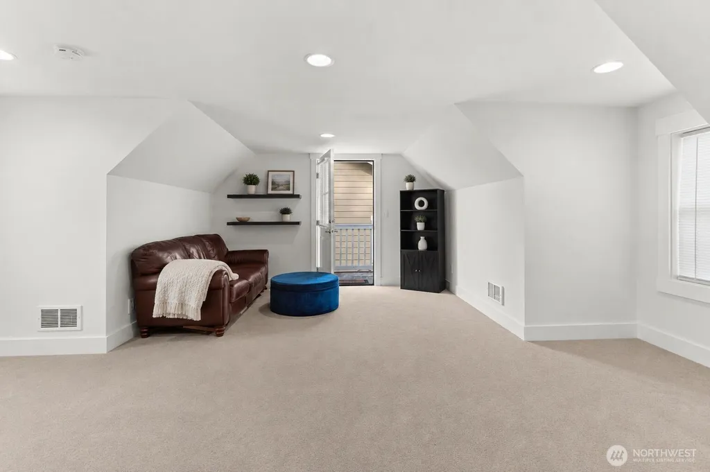 41 E Blackwell Street Allyn WA 98524