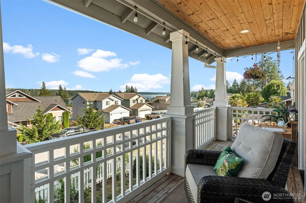 41 E Blackwell Street Allyn WA 98524