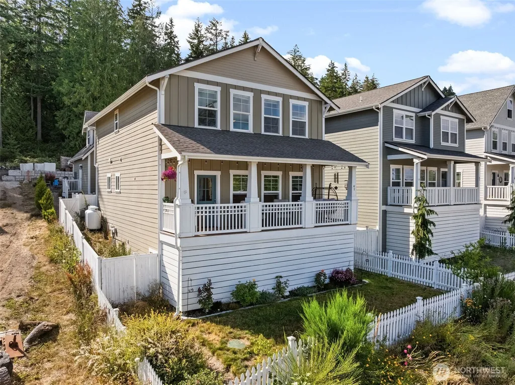 41 E Blackwell Street Allyn WA 98524