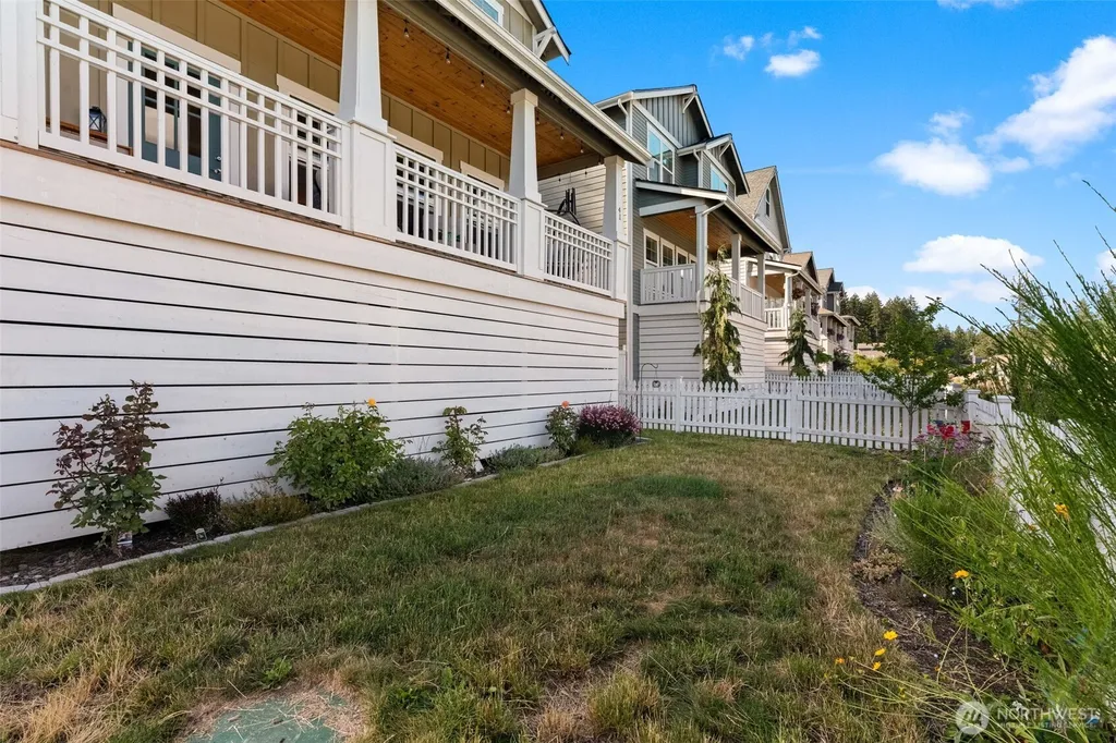 41 E Blackwell Street Allyn WA 98524