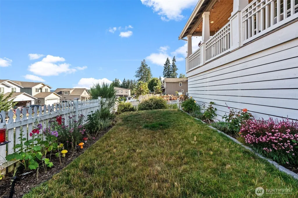 41 E Blackwell Street Allyn WA 98524