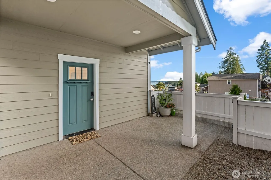 41 E Blackwell Street Allyn WA 98524
