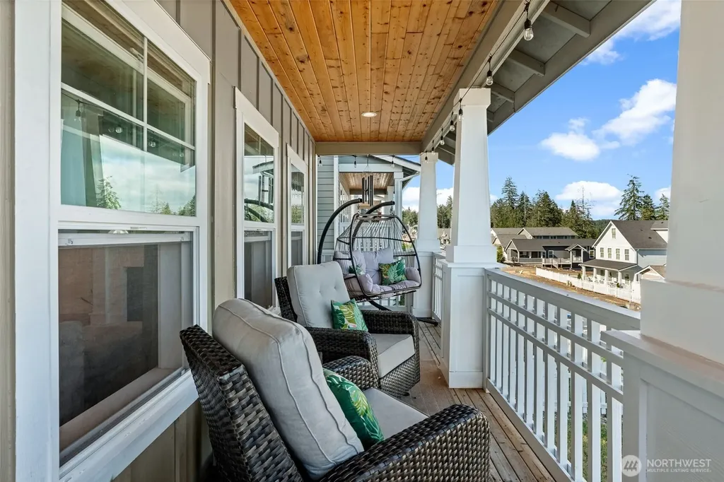 41 E Blackwell Street Allyn WA 98524