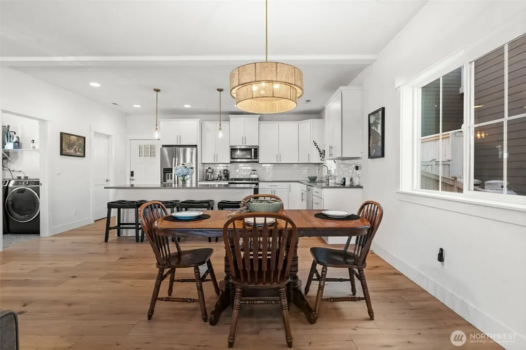 41 E Blackwell Street Allyn WA 98524