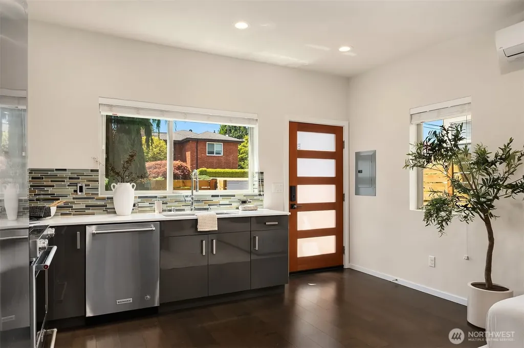 8356 19th Avenue NW Seattle WA 98117