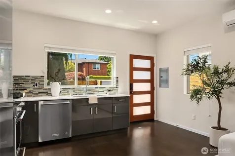 8356 19th Avenue NW Seattle WA 98117