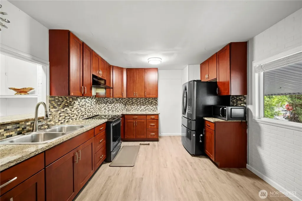 7701 Hardeson Road Everett WA 98203