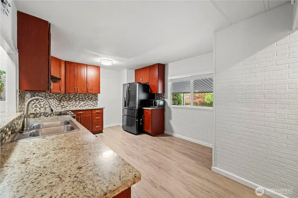 7701 Hardeson Road Everett WA 98203