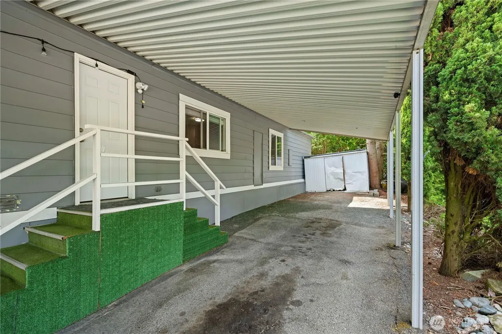 7701 Hardeson Road Everett WA 98203