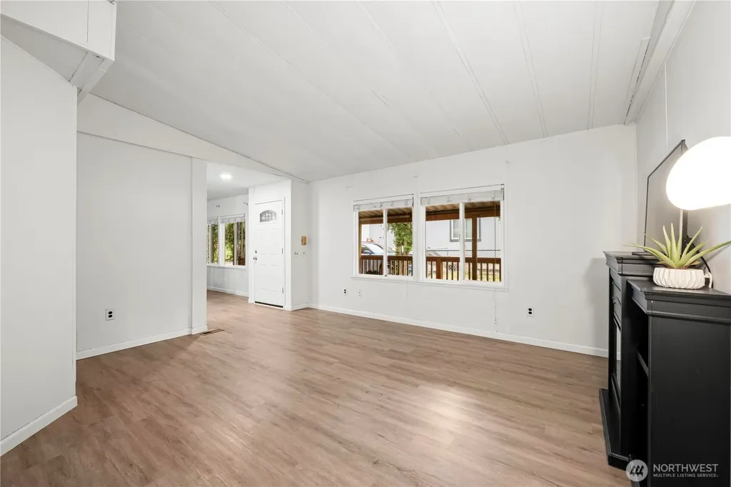 7701 Hardeson Road Everett WA 98203