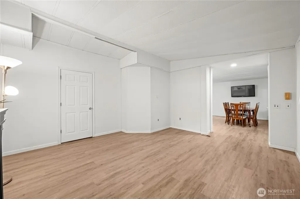 7701 Hardeson Road Everett WA 98203