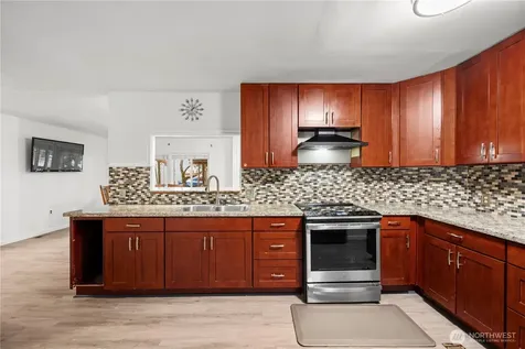 7701 Hardeson Road Everett WA 98203
