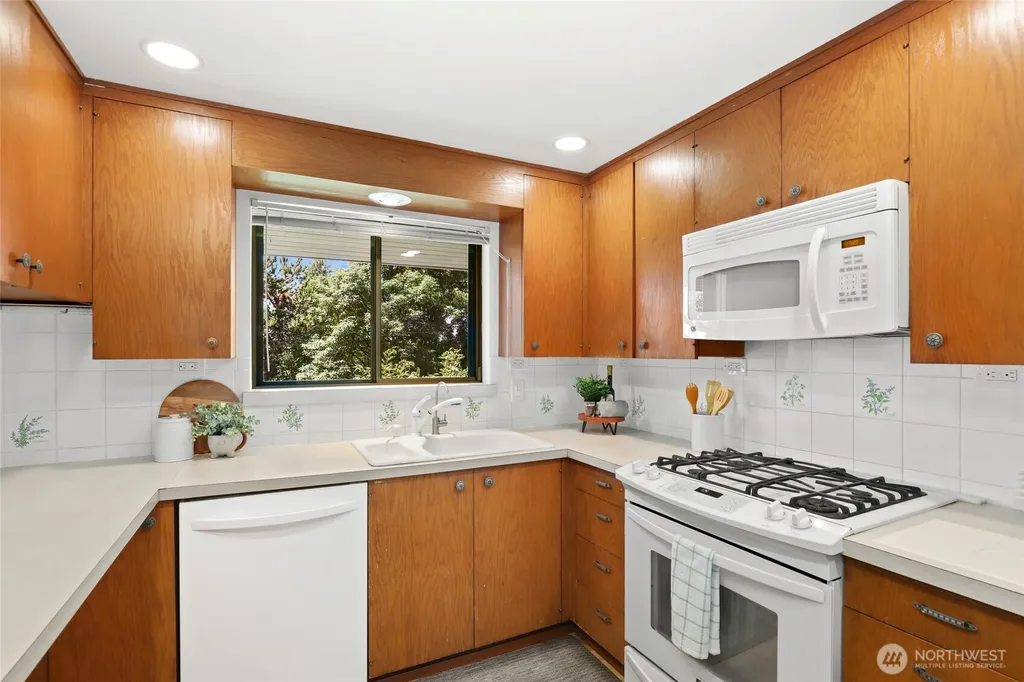 3118 Sylvan Drive W University Place WA 98466