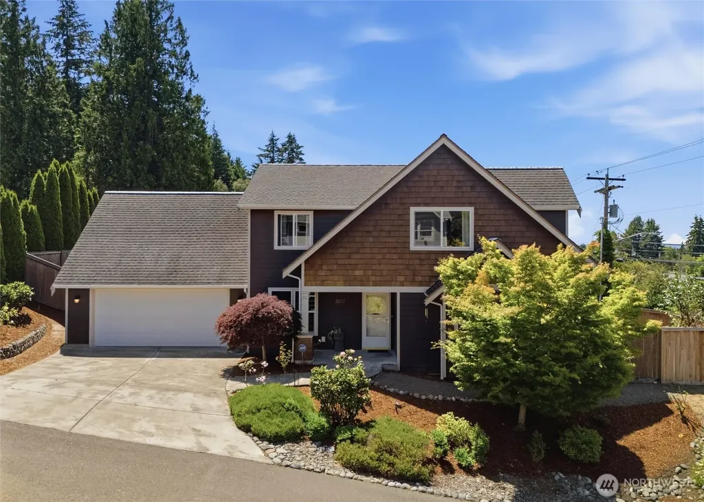 1601 NE Sarai Court Bremerton WA 98310