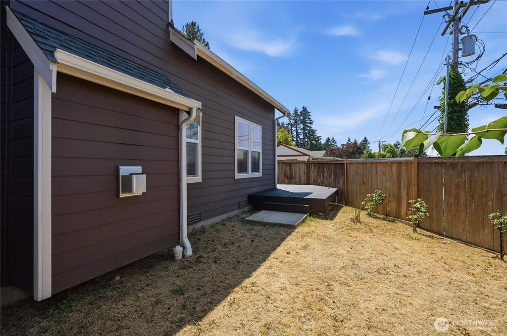 1601 NE Sarai Court Bremerton WA 98310
